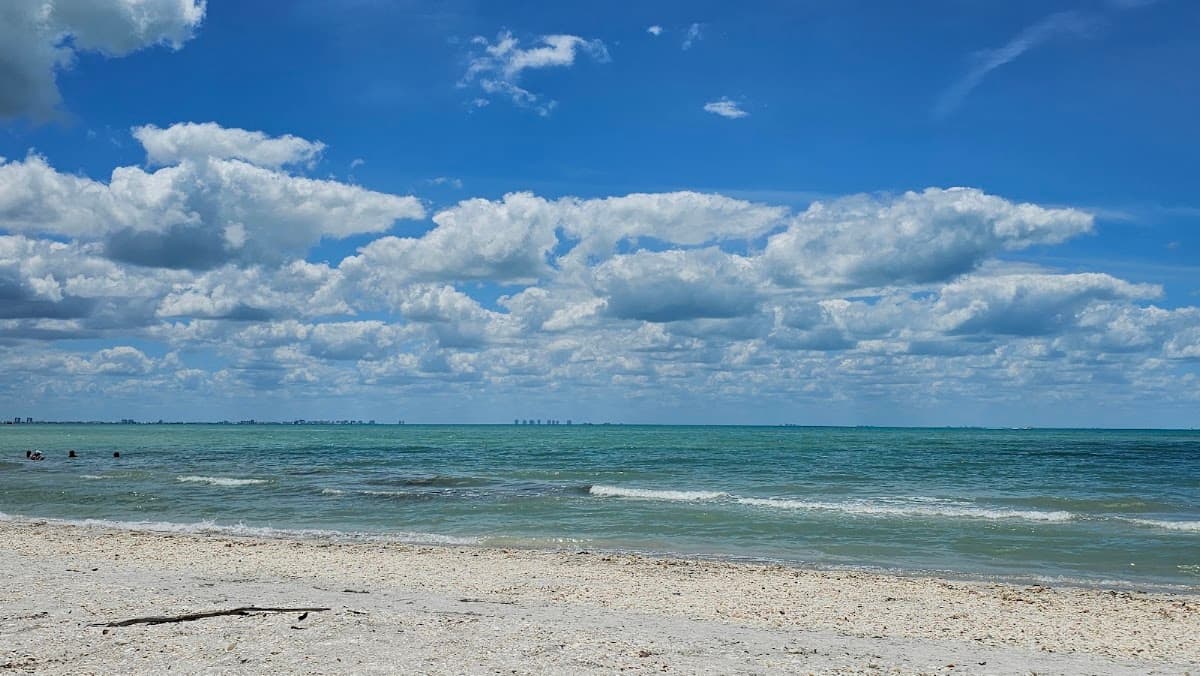 Sandalfoot Beachfront Condominium — photo 4