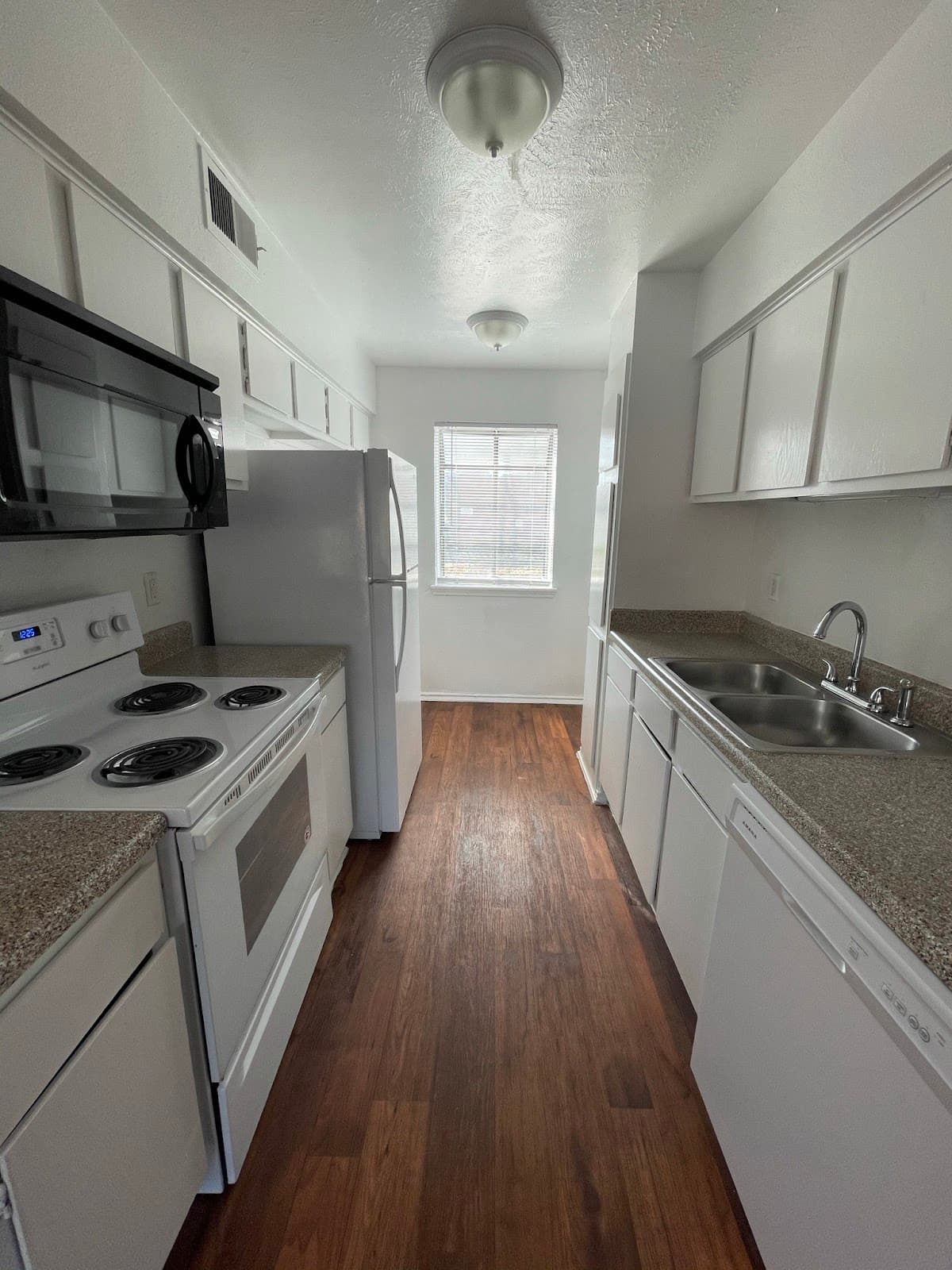 Oak Hills Apartments — photo 4