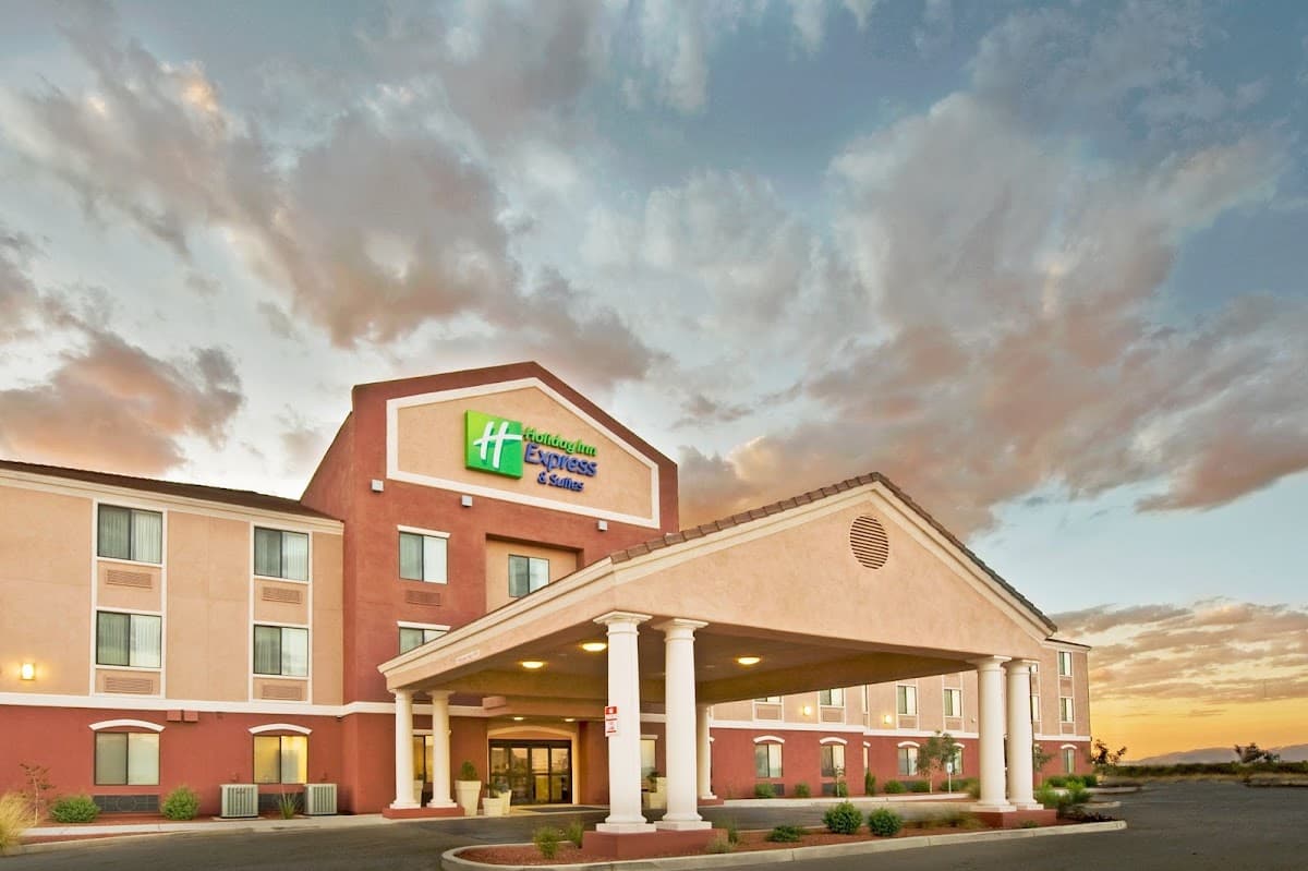 Holiday Inn Express & Suites Willcox by IHG — photo 1