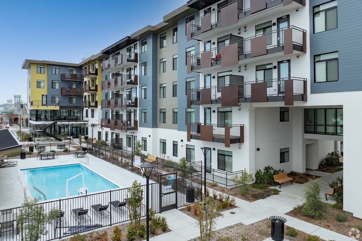 Kawana Springs Apartments — photo 3