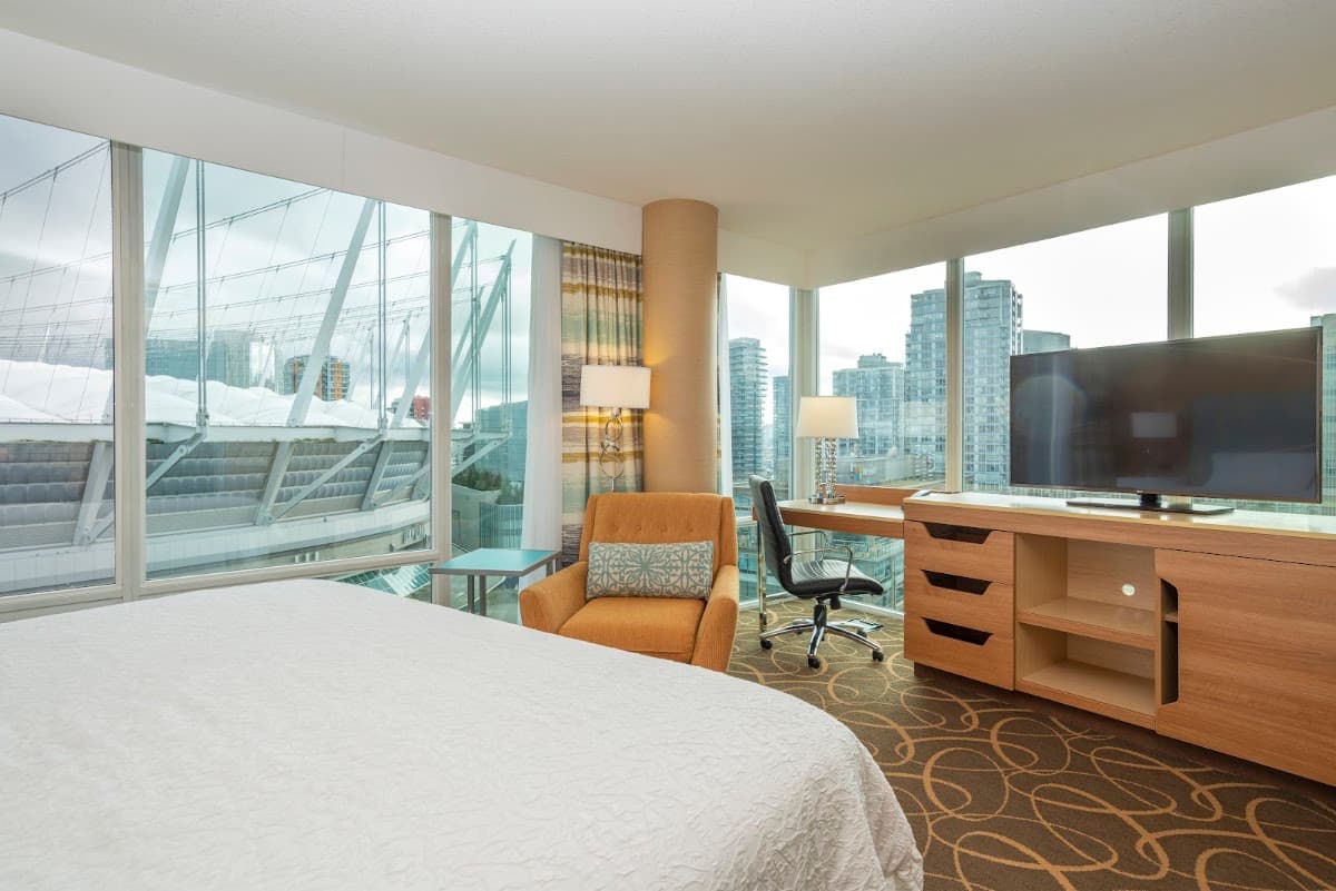 Hampton Inn & Suites by Hilton Vancouver-Downtown — photo 1