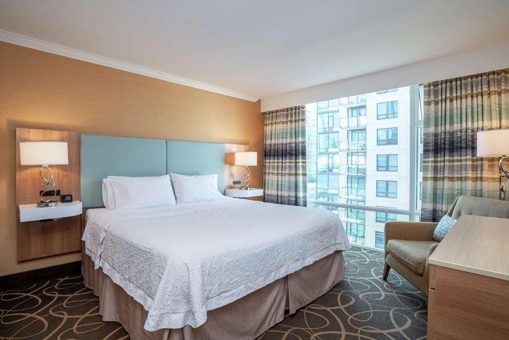 Hampton Inn & Suites by Hilton Vancouver-Downtown — photo 2