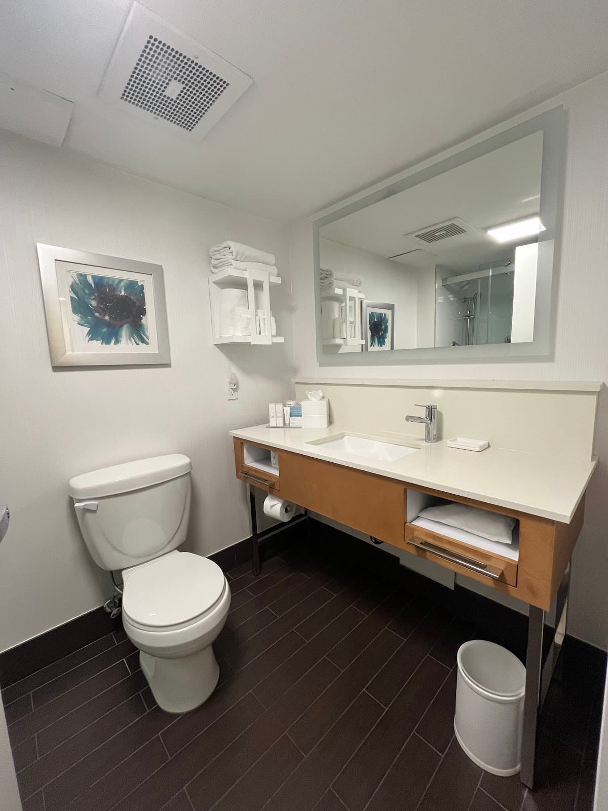 Hampton Inn & Suites by Hilton Vancouver-Downtown — photo 4