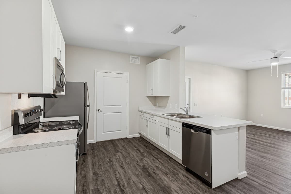 Whispering Oaks Apartments — photo 3