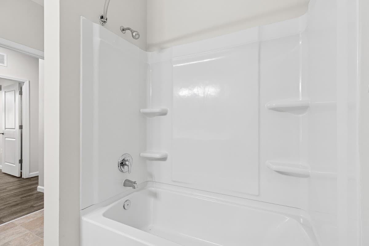 Whispering Oaks Apartments — photo 4