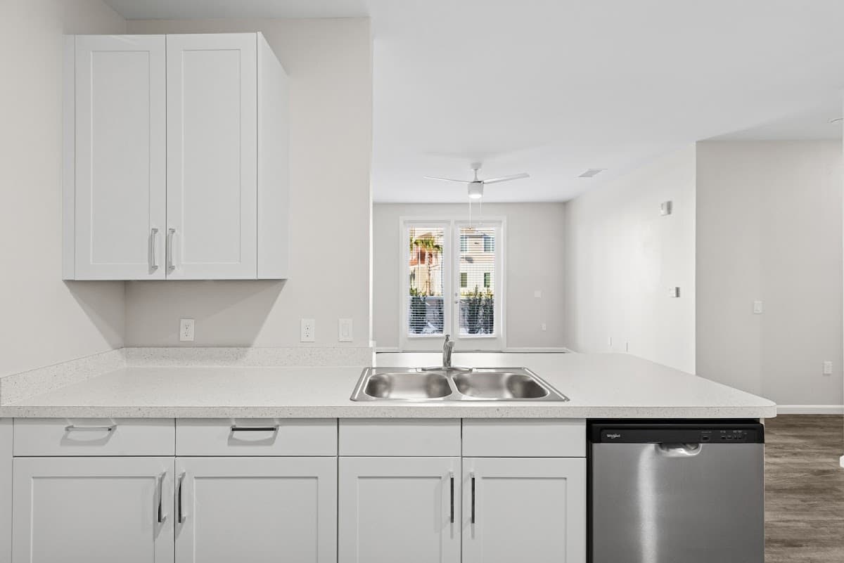Whispering Oaks Apartments — photo 5