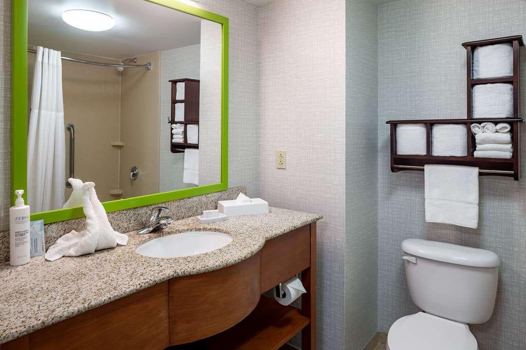 Hampton Inn & Suites St. Louis at Forest Park — photo 4