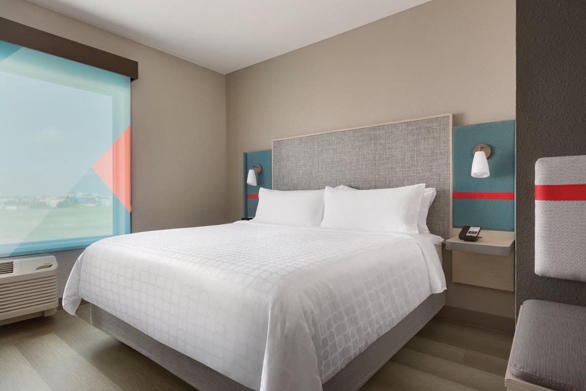 avid hotel Elkhart North by IHG — photo 2