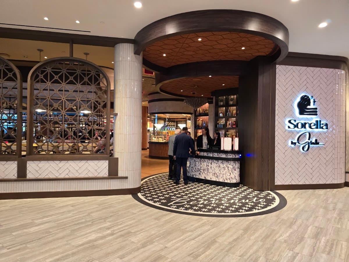 Hollywood Casino and Hotel Aurora — photo 4