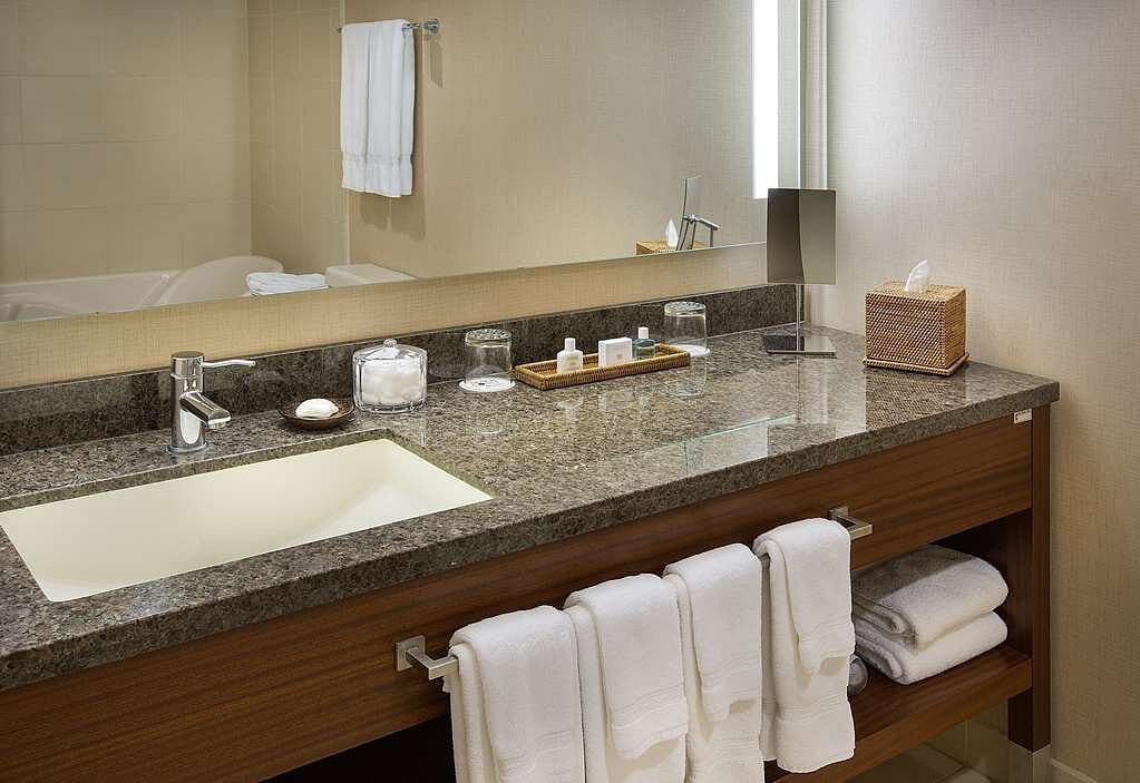Maui Coast Hotel — photo 4