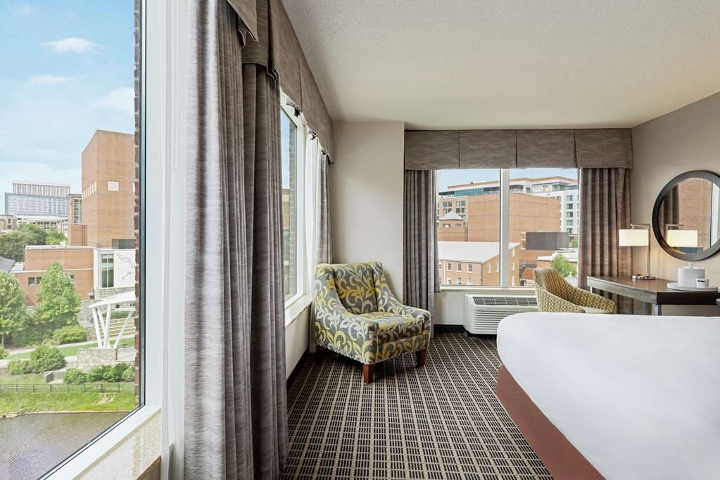 Hampton Inn & Suites Greenville-Downtown-RiverPlace — photo 2