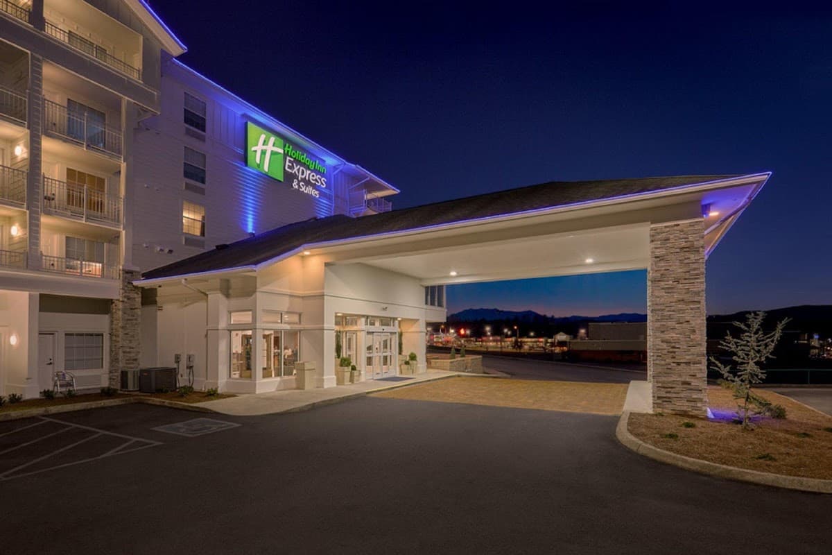 Holiday Inn Express & Suites Pigeon Forge - Sevierville by IHG