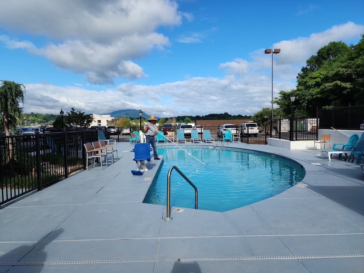 Holiday Inn Express & Suites Pigeon Forge - Sevierville by IHG — photo 3