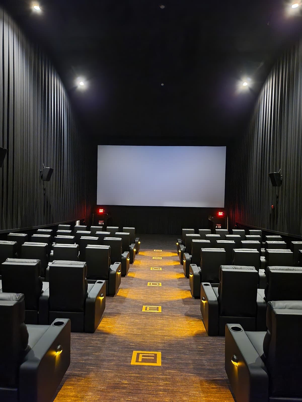 AMC Woodbridge 5 — photo 2