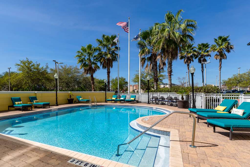 Hampton Inn & Suites Jacksonville Deerwood Park — photo 3