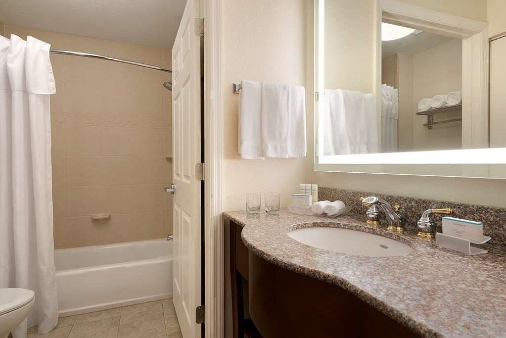 Hampton Inn & Suites Jacksonville Deerwood Park — photo 4