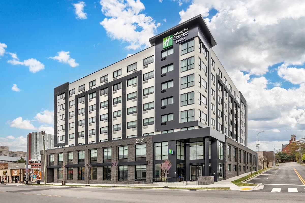 Holiday Inn Express and Suites Nashville West End Univ Area, an IHG Hotel