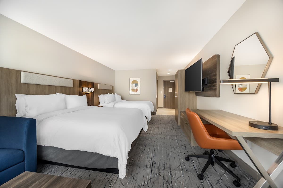 Holiday Inn Express and Suites Nashville West End Univ Area, an IHG Hotel — photo 2