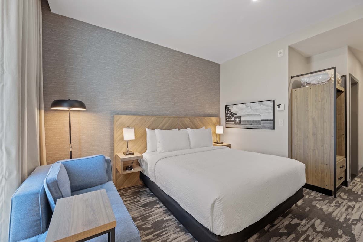 Sandman Signature Dallas-Las Colinas Hotel & Suites — photo 2