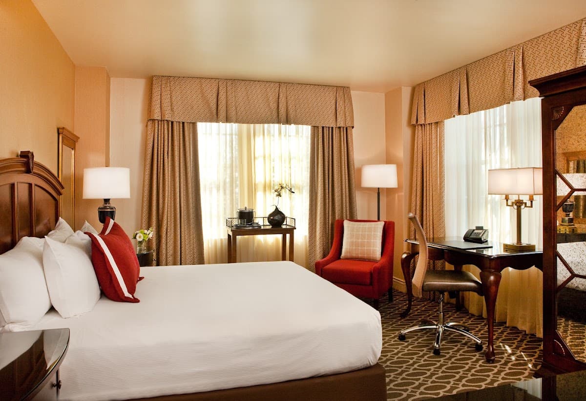 The Hotel Roanoke & Conference Center, Curio Collection by Hilton — photo 2