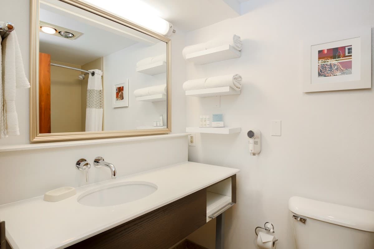 Hampton Inn Anchorage — photo 4