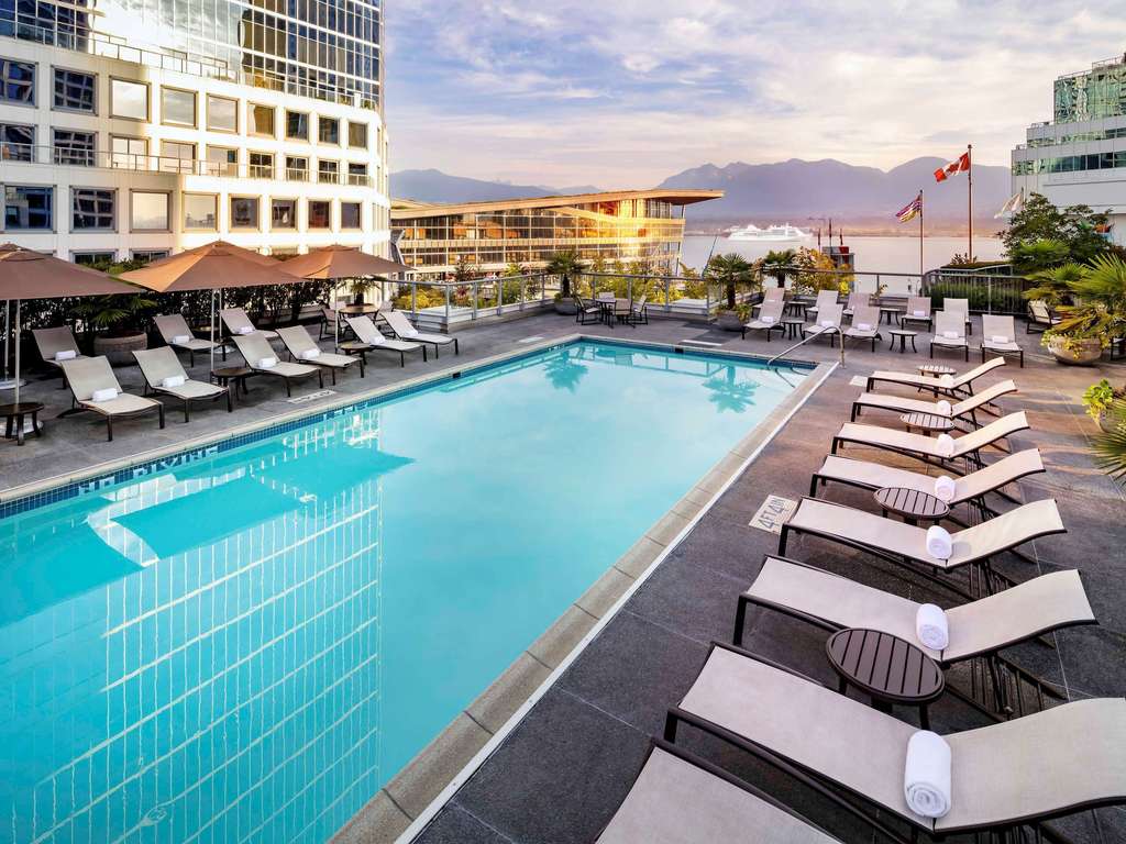Fairmont Waterfront — photo 1