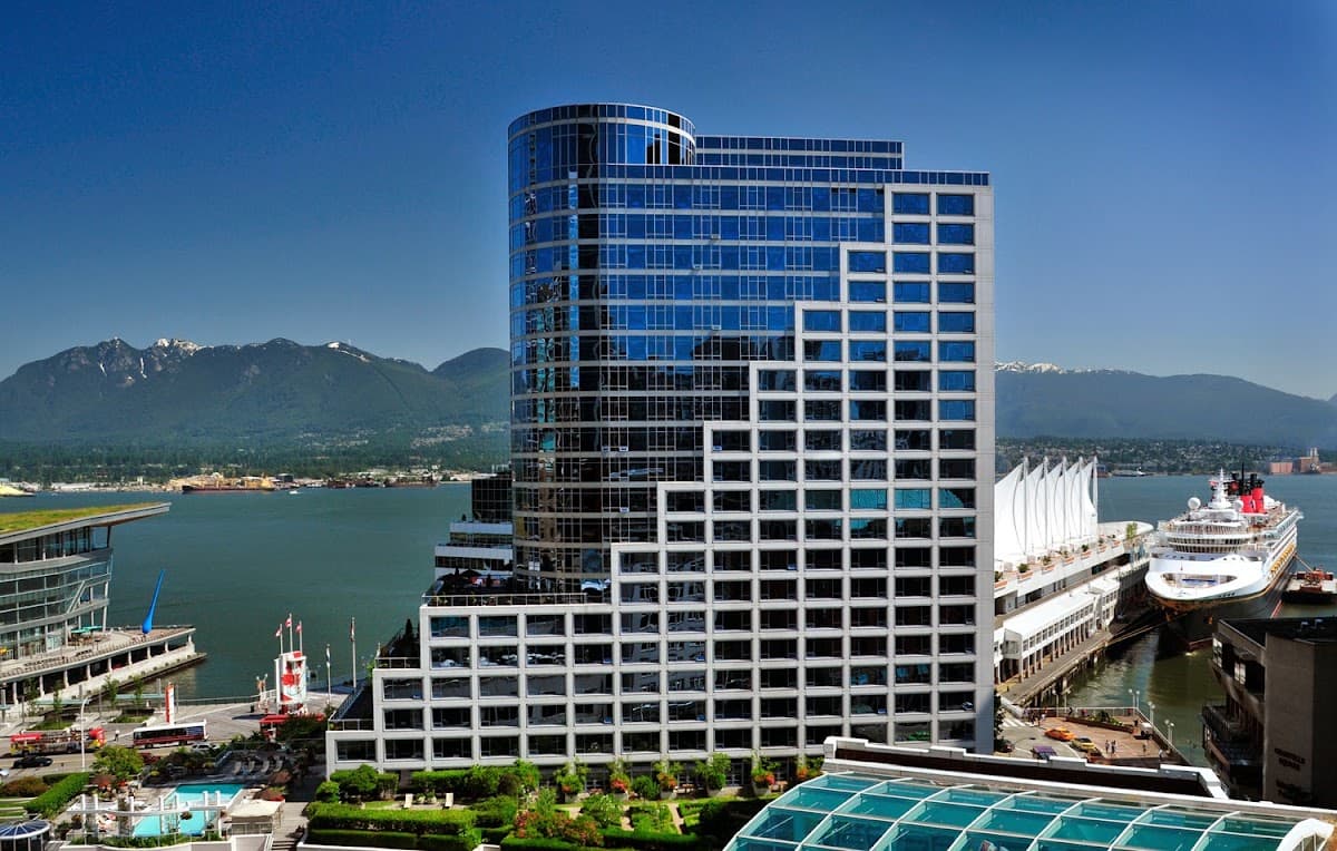 Fairmont Waterfront — photo 5