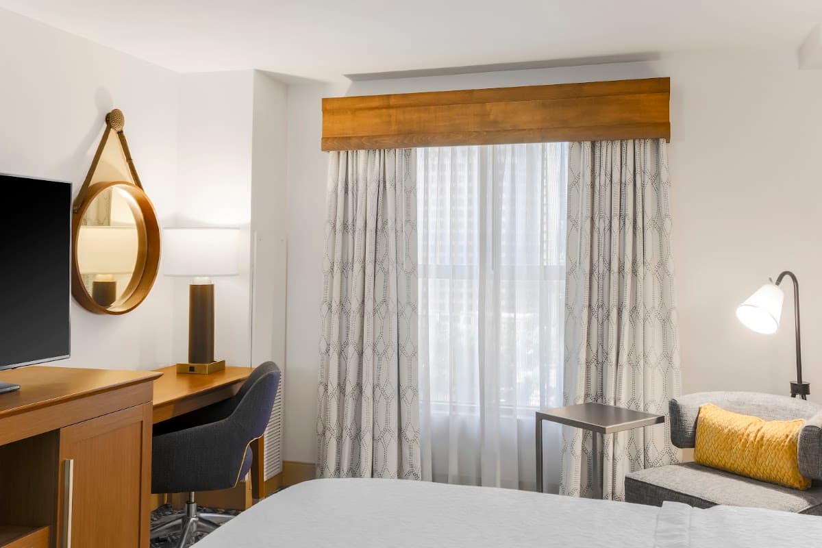 Hampton Inn & Suites Austin Downtown — photo 2