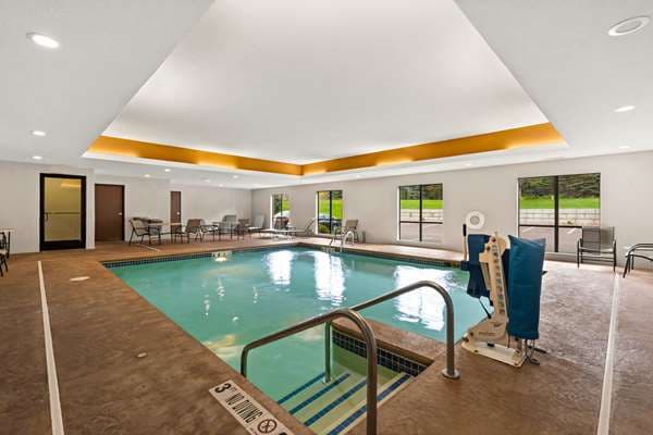 Comfort Suites Hudson I-94 — photo 3