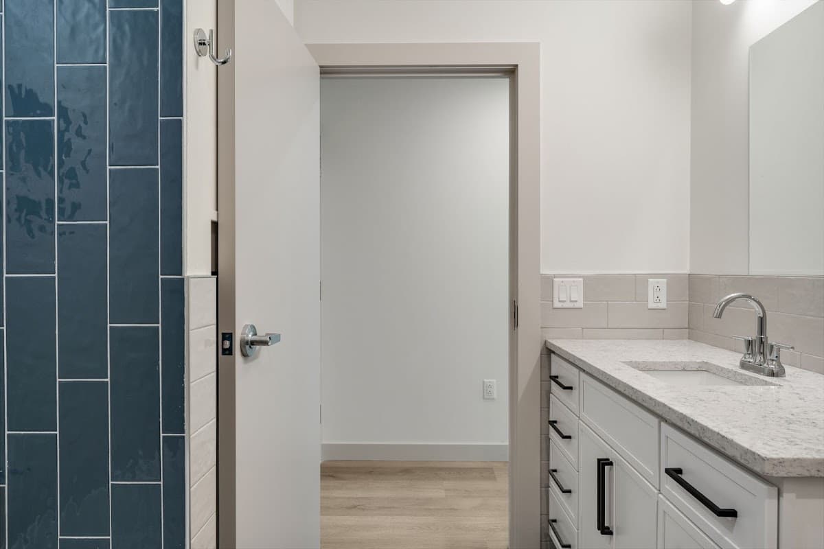 Bank Street Apartments — photo 2