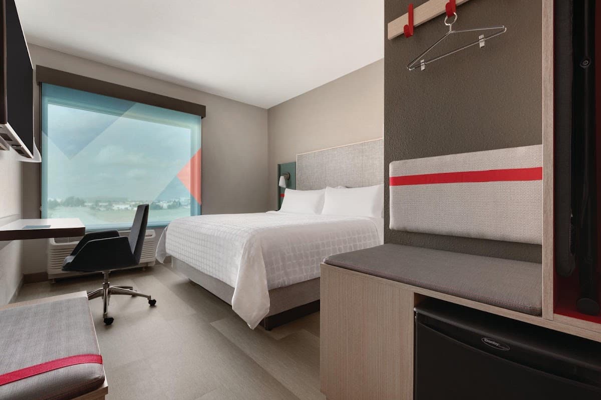 avid hotel Traverse City by IHG — photo 5