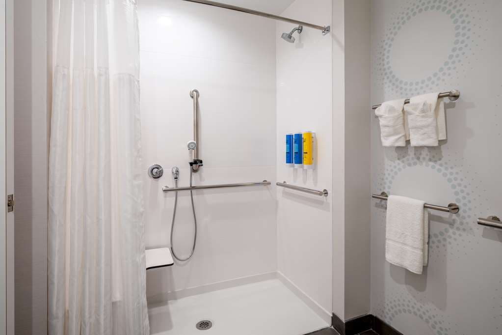 Tru by Hilton Naperville Chicago — photo 4