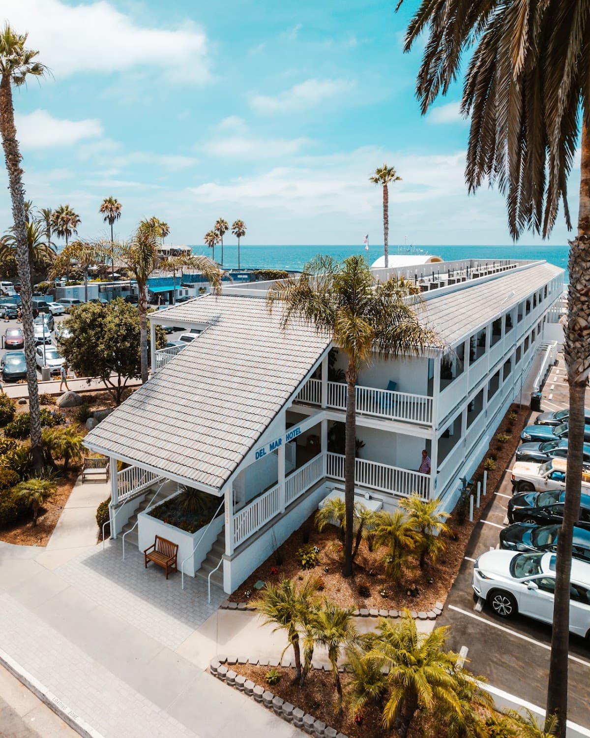 Del Mar Beach Hotel — photo 1