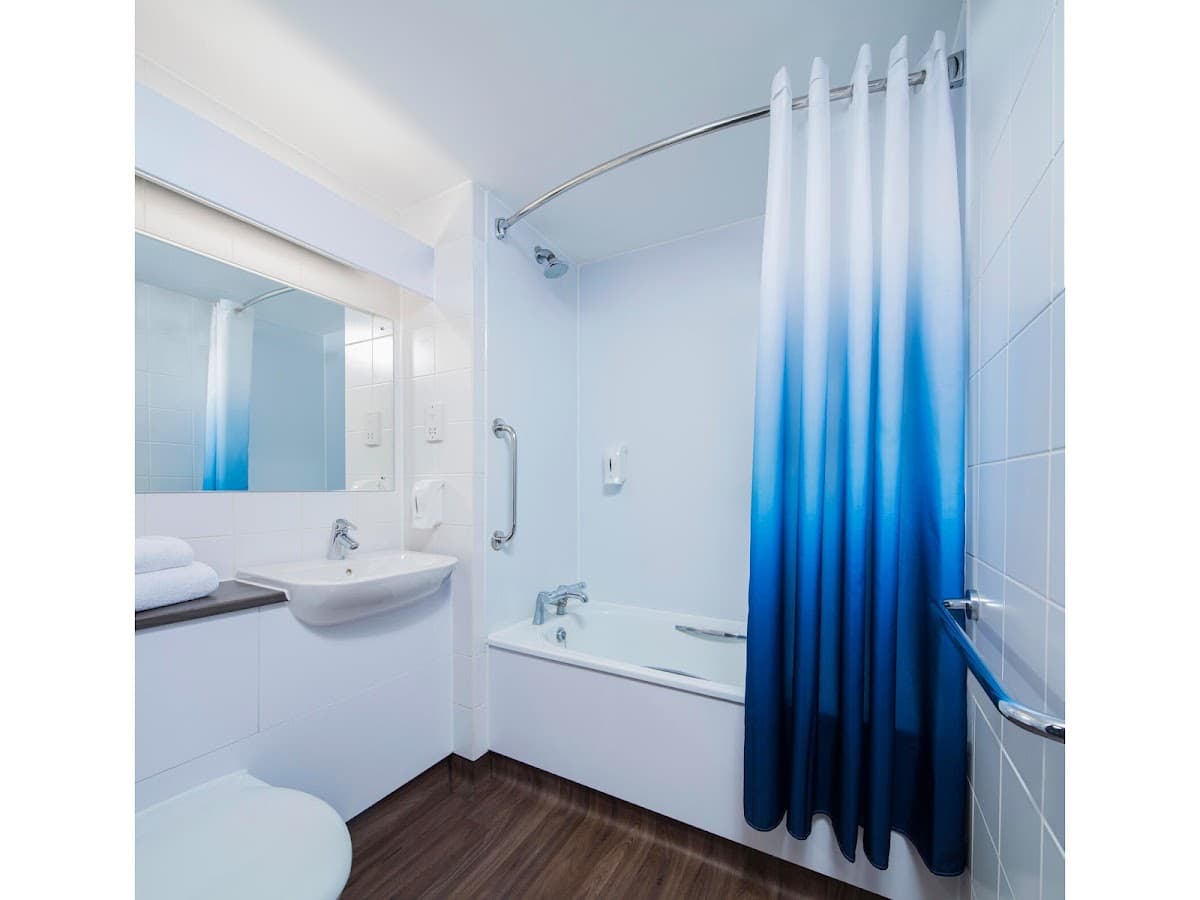 Travelodge London Richmond Central — photo 3