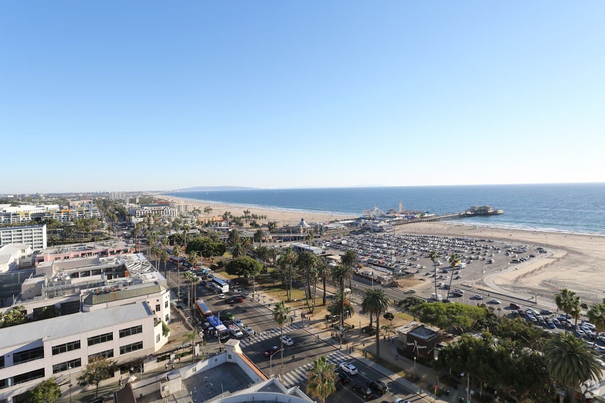 Pacific Plaza Santa Monica Apartments — photo 5