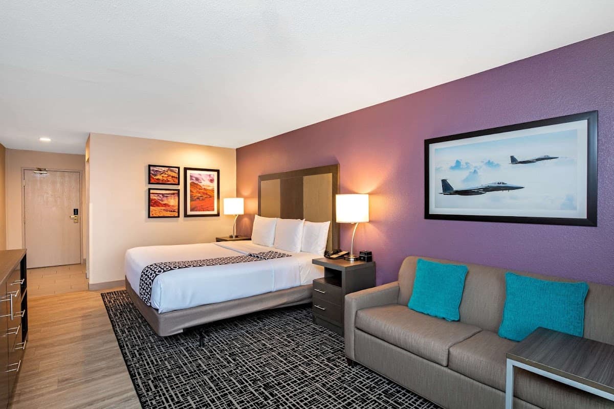 La Quinta Inn & Suites by Wyndham Las Vegas Nellis — photo 5