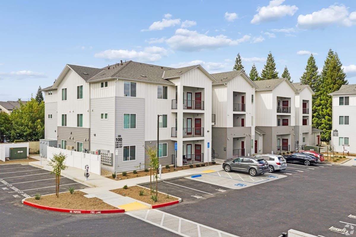 Harrington Grove Apartments — photo 1