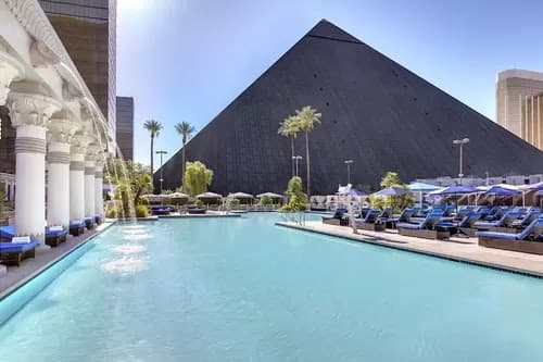 Luxor Hotel & Casino — photo 3