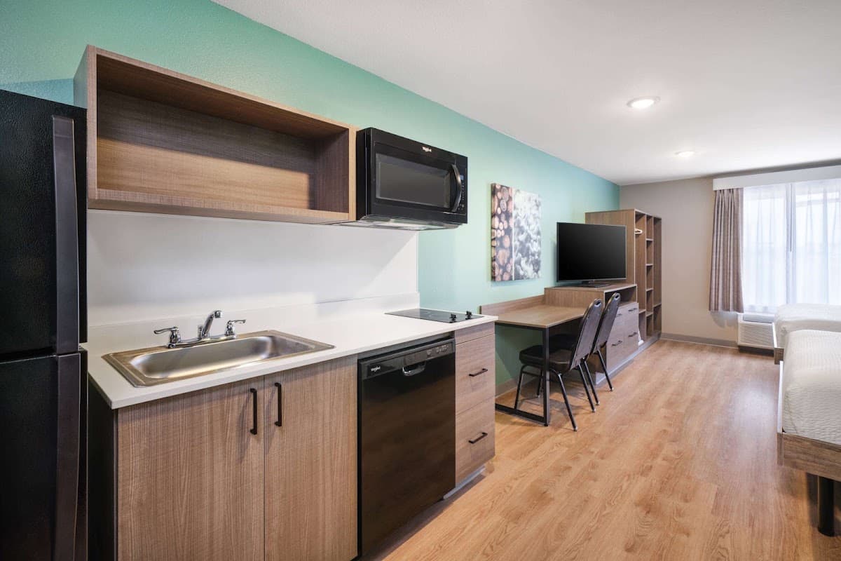 ECHO Suites Extended Stay by Wyndham Madison — photo 4