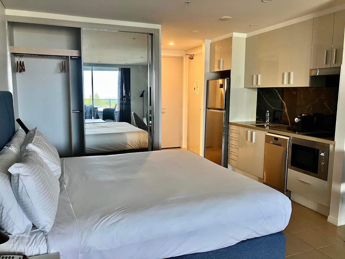 Meriton Suites Broadbeach — photo 2