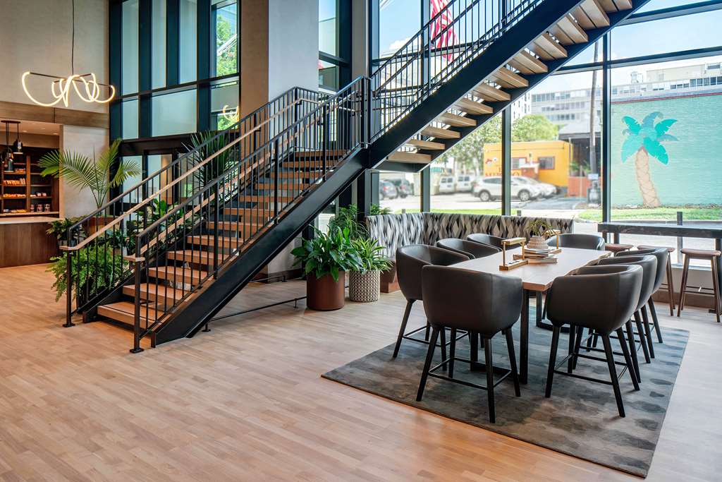 Hilton Garden Inn Austin University Capitol District — photo 4