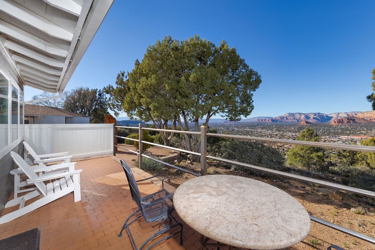 Sky Ranch Lodge — photo 1