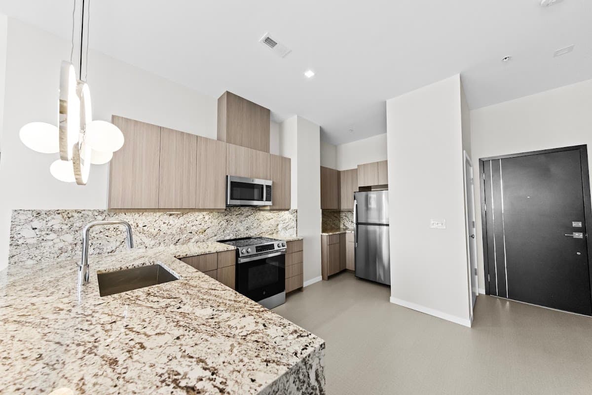 The Deneau Luxury Apartments — photo 3