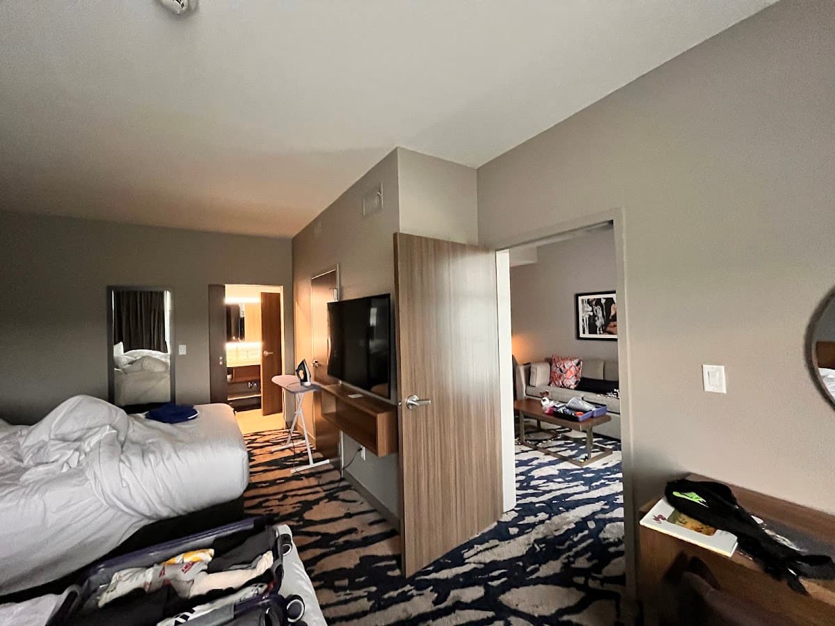 Embassy Suites by Hilton Irving Las Colinas — photo 2