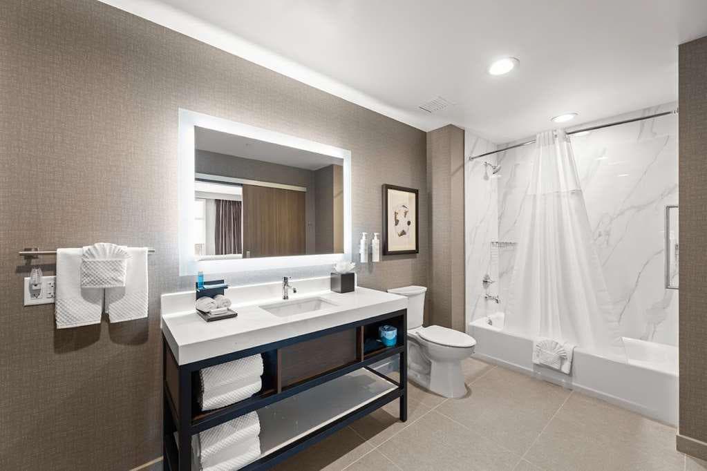 Embassy Suites by Hilton Irving Las Colinas — photo 4