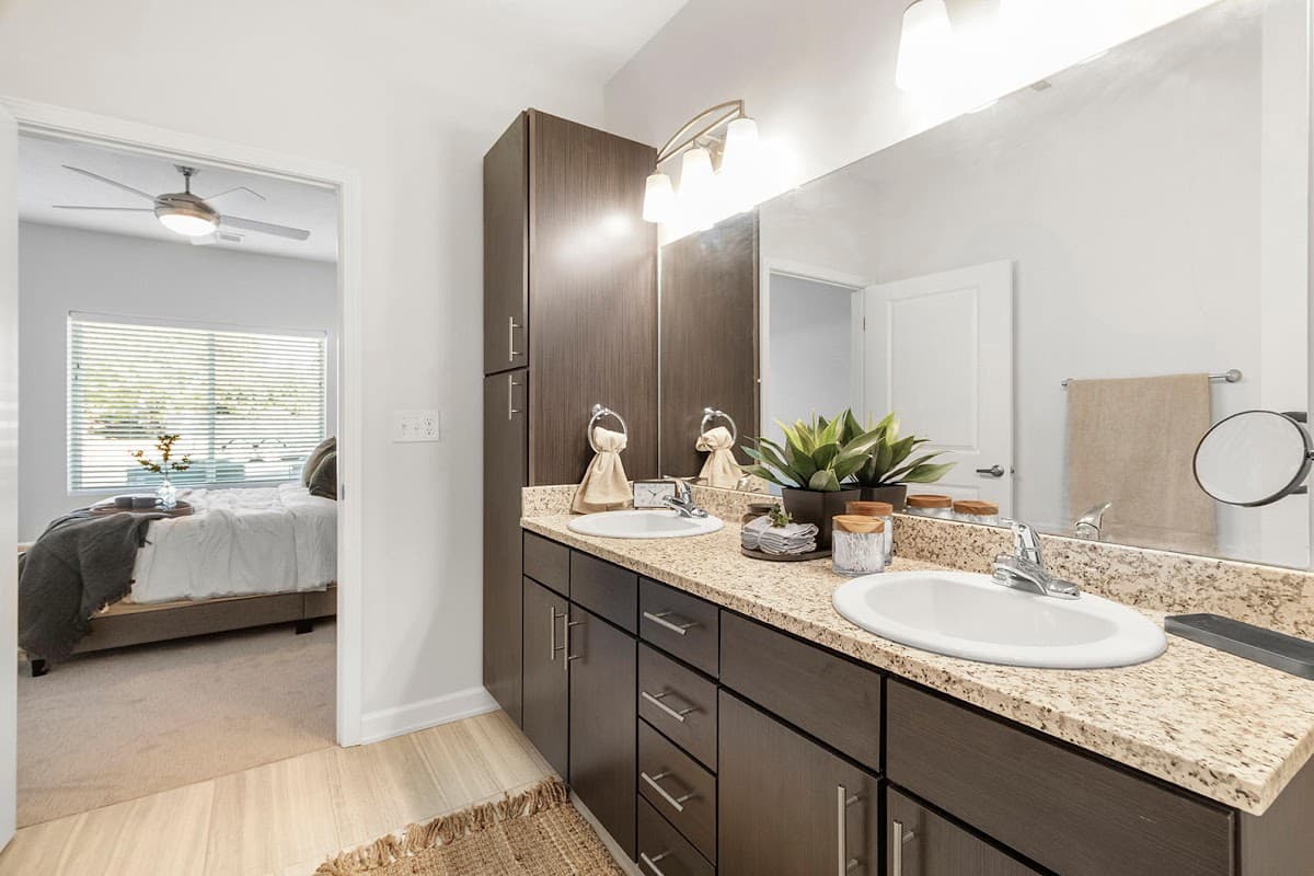 Page Living at Pinnacle Hills — photo 4