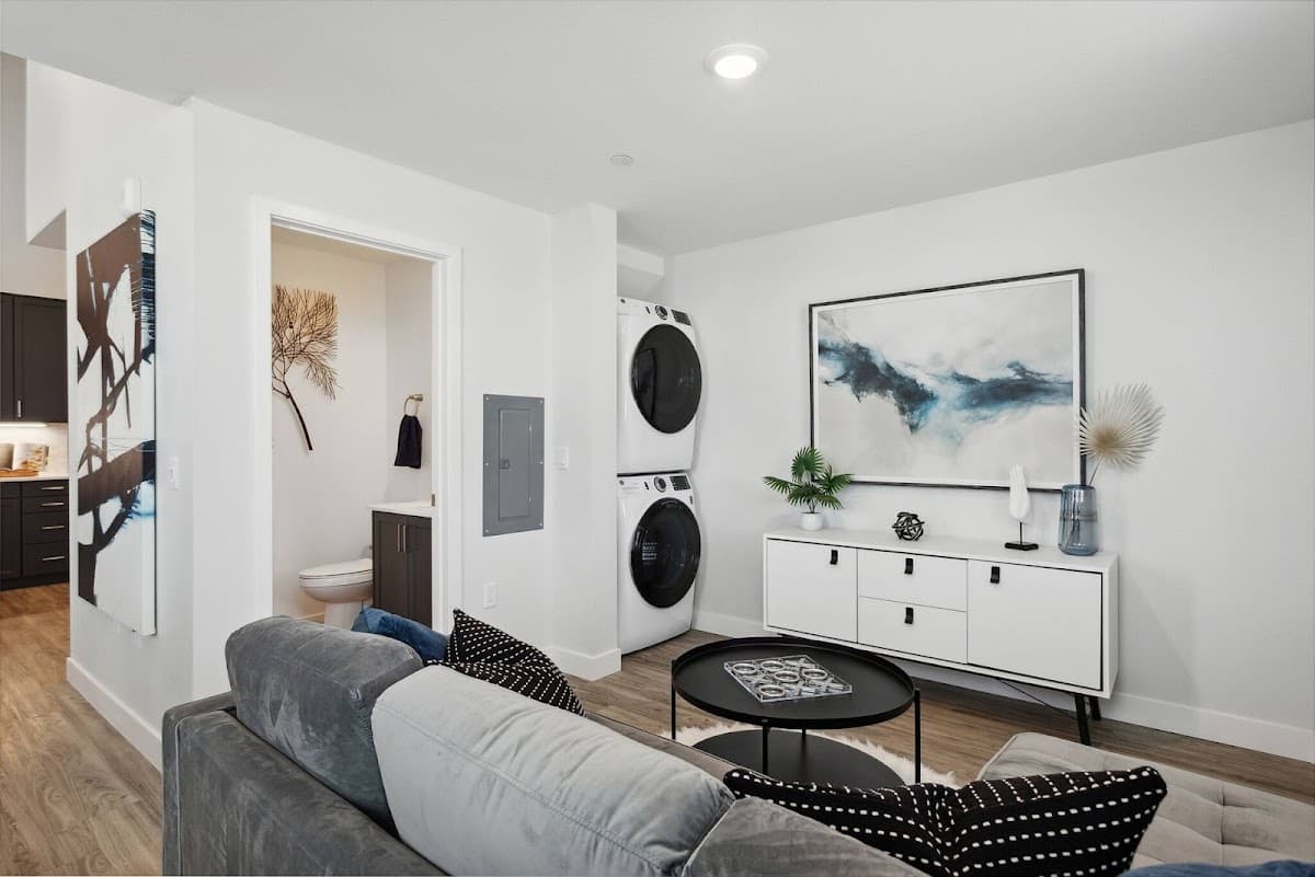 Maven on Broadway Apartments — photo 5