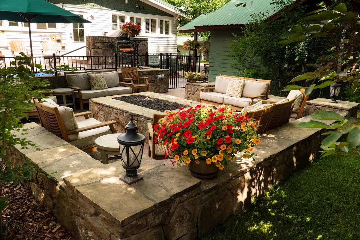 Huff House Inn and Cabins