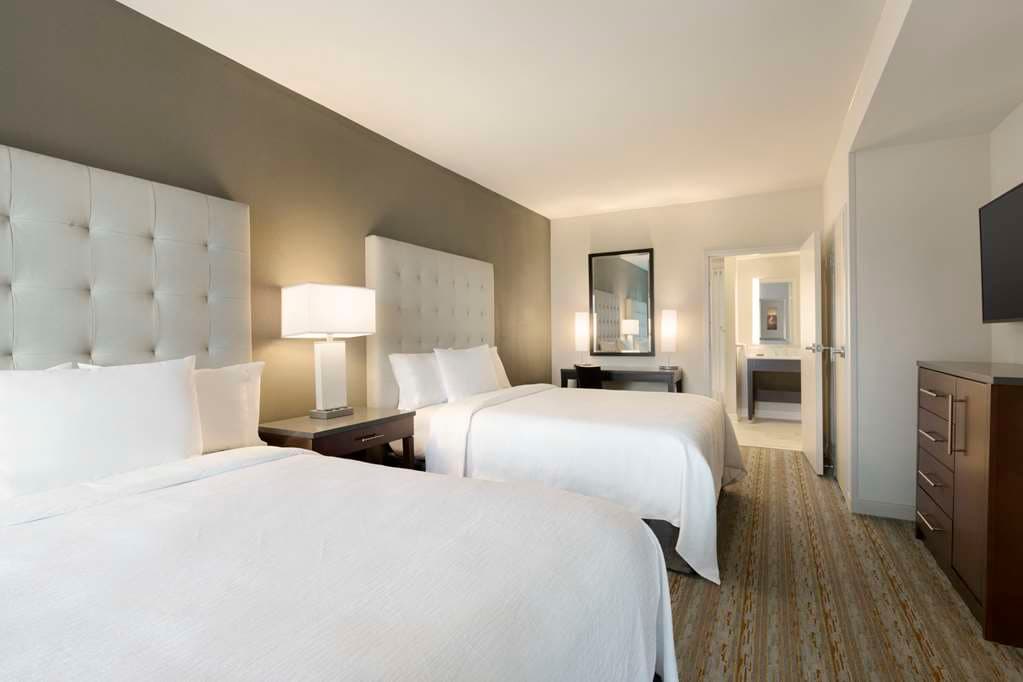 Embassy Suites by Hilton Greenville Downtown Riverplace — photo 4