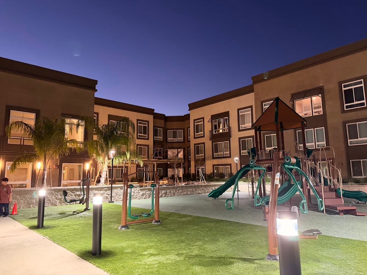 Alamo Street Apartments — photo 4